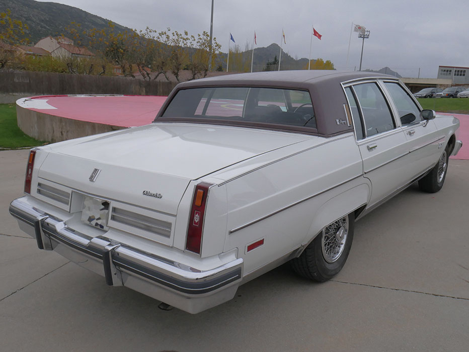OldsMobile Ninety-Eight 98 Regency 5.0 V8
