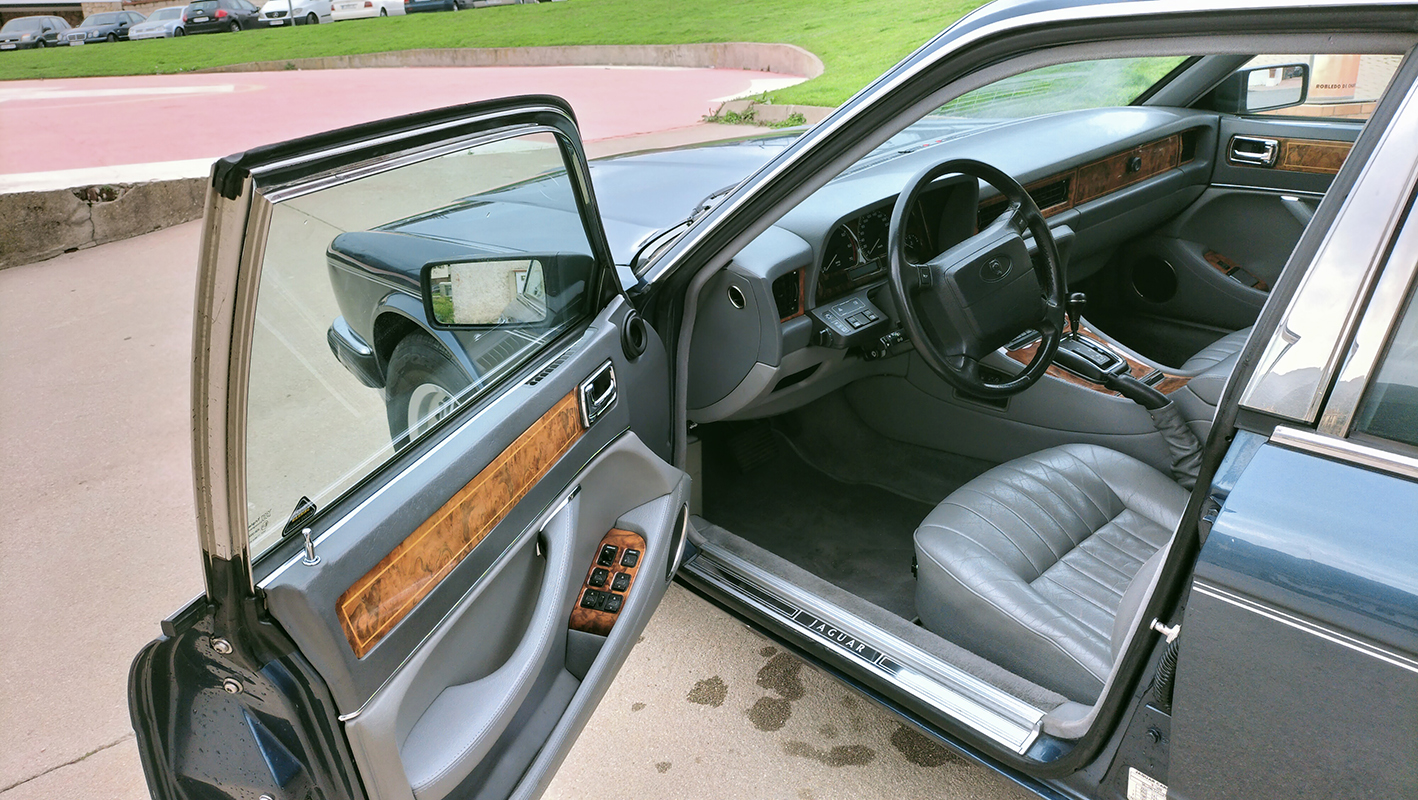 Jaguar Sovereign XJ6 3.2