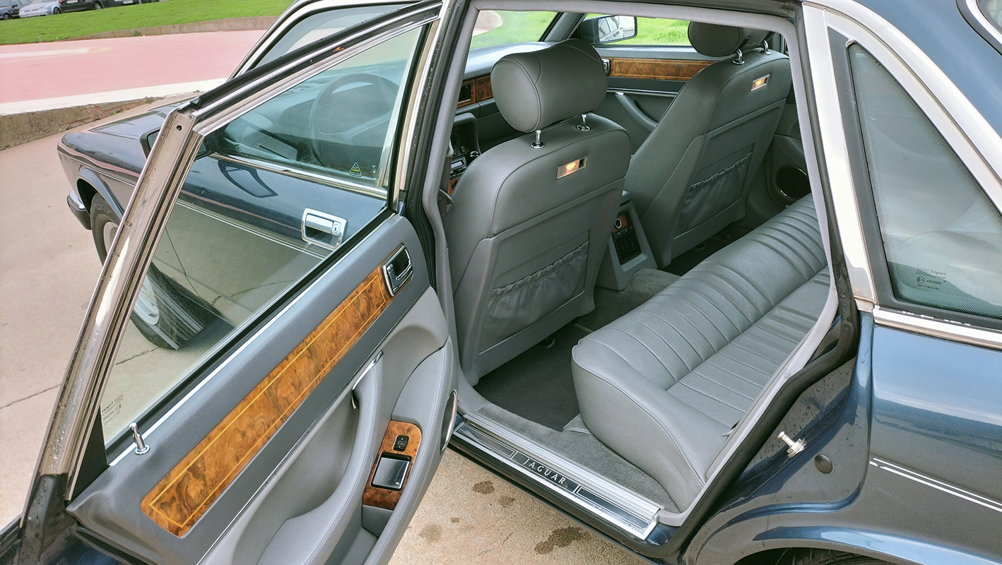 Jaguar Sovereign XJ6 3.2