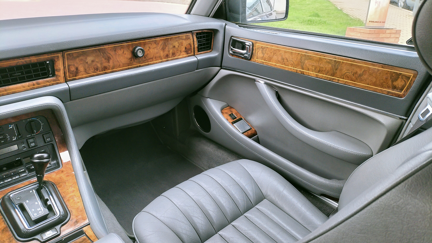 Jaguar Sovereign XJ6 3.2