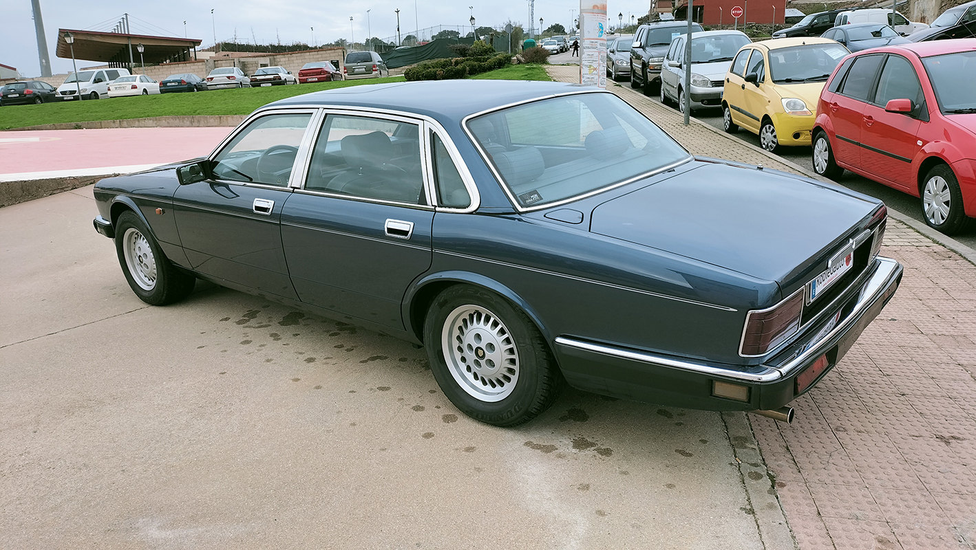 Jaguar Sovereign XJ6 3.2
