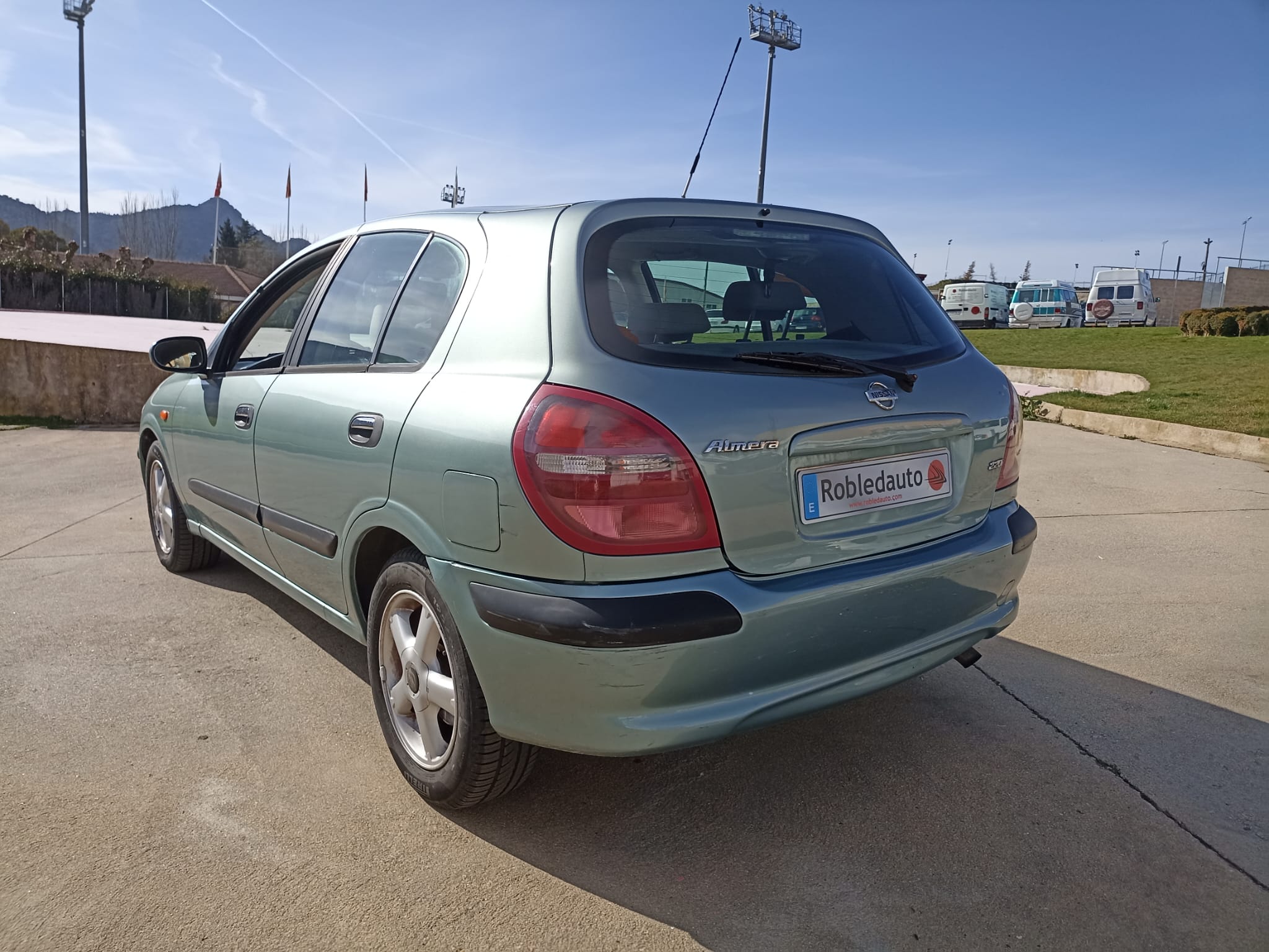 Nissan Almera – 2001