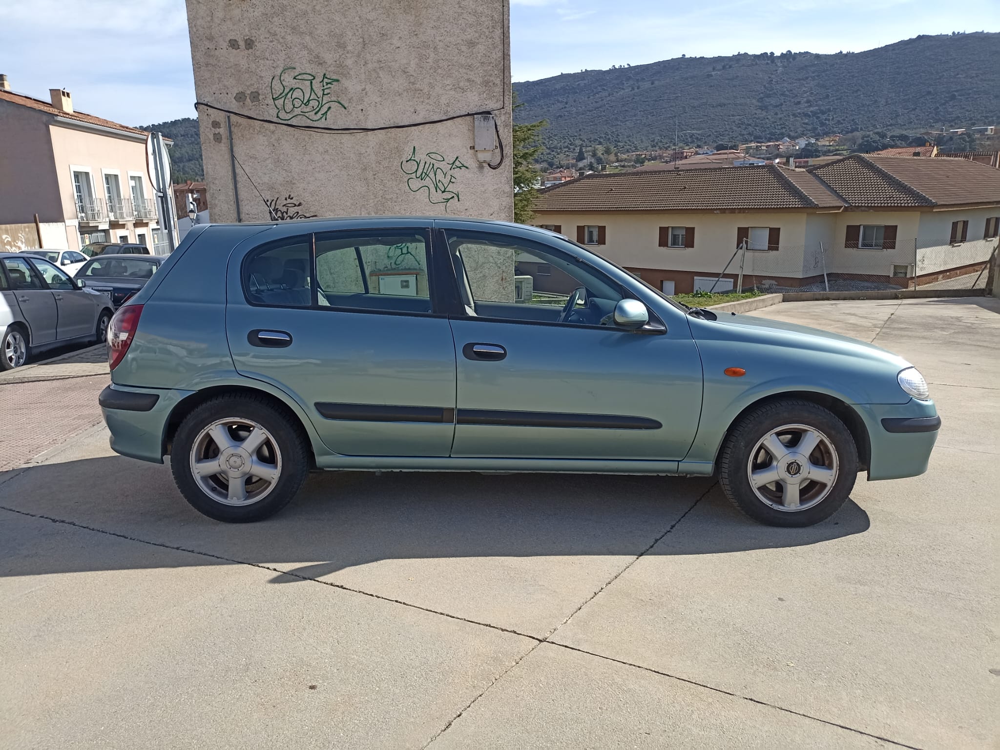Nissan Almera – 2001
