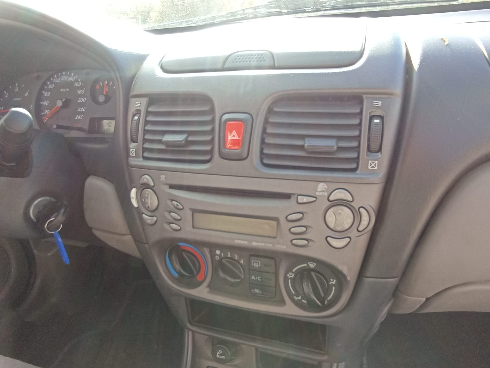 Nissan Almera – 2001