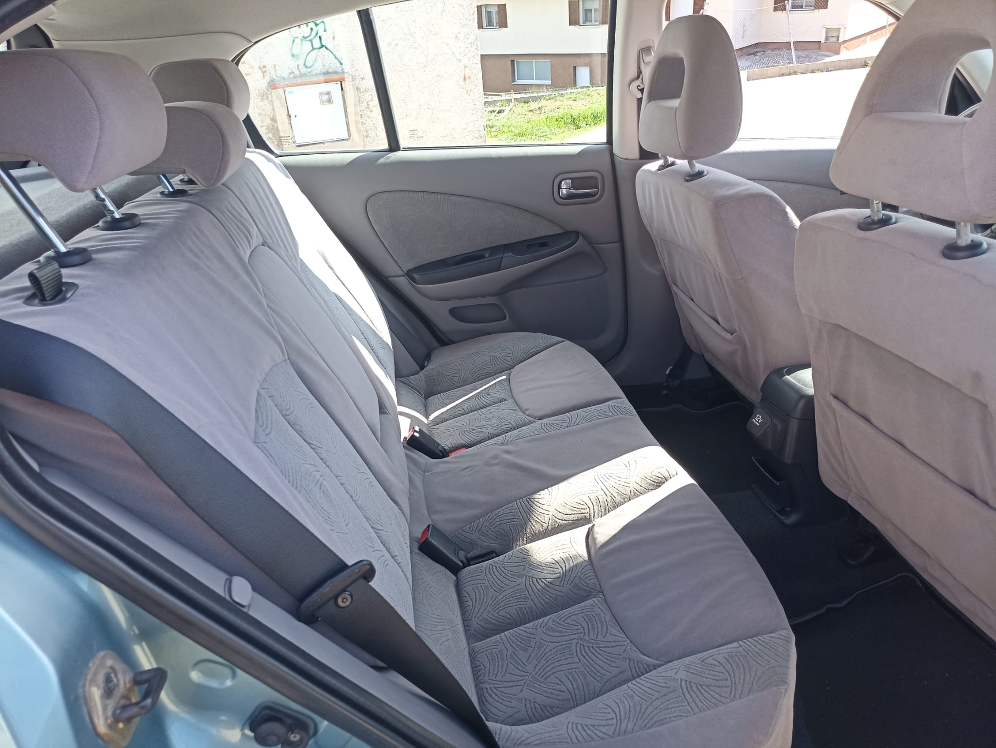 Nissan Almera – 2001