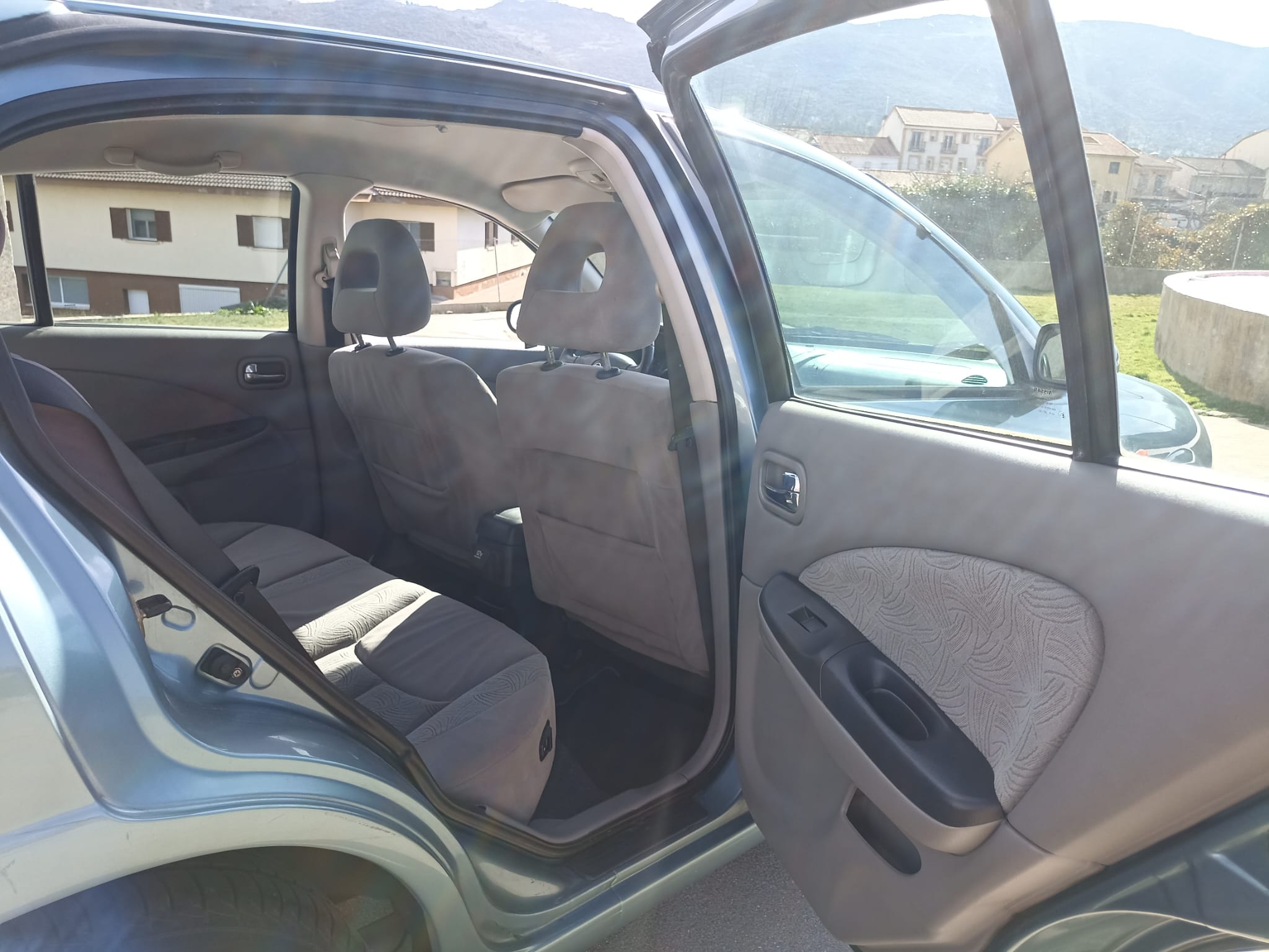 Nissan Almera – 2001