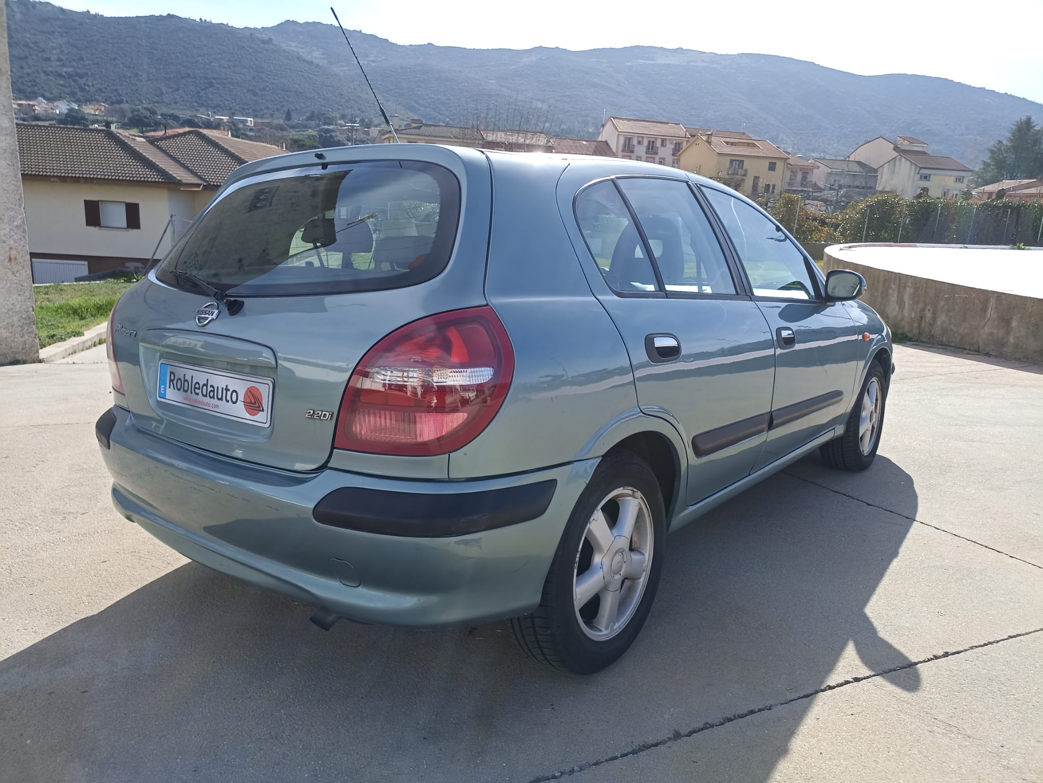 Nissan Almera – 2001