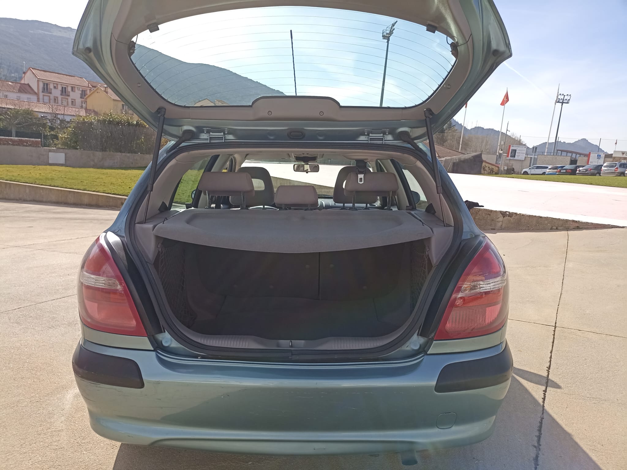 Nissan Almera – 2001