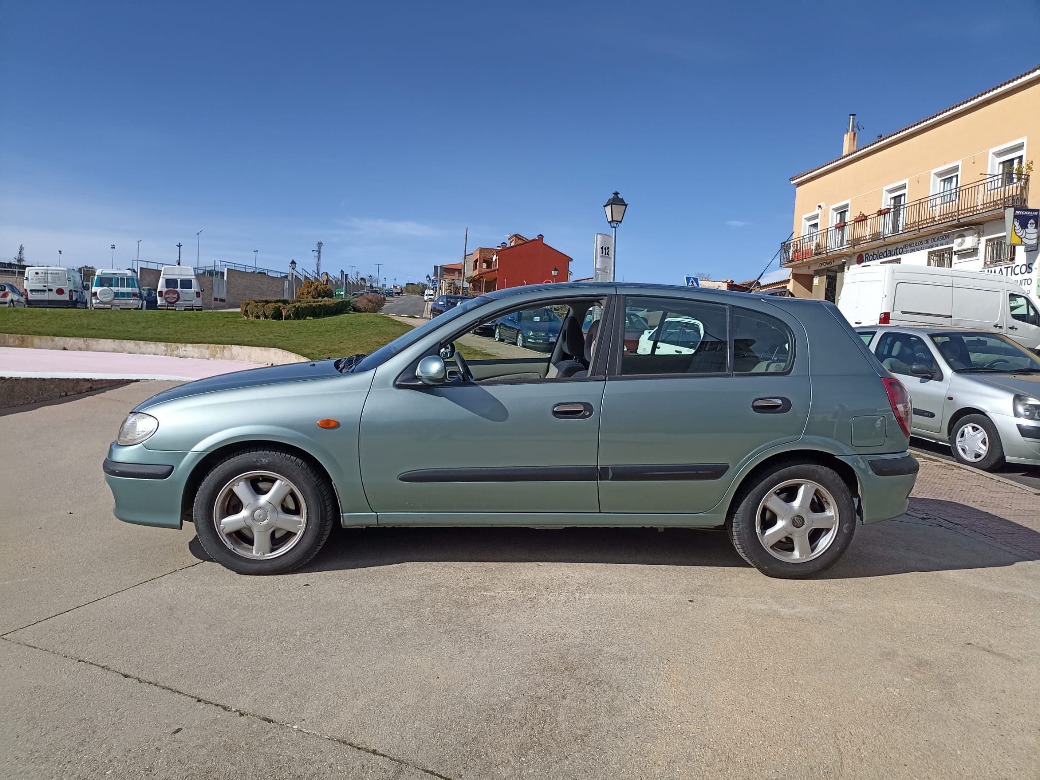 Nissan Almera – 2001