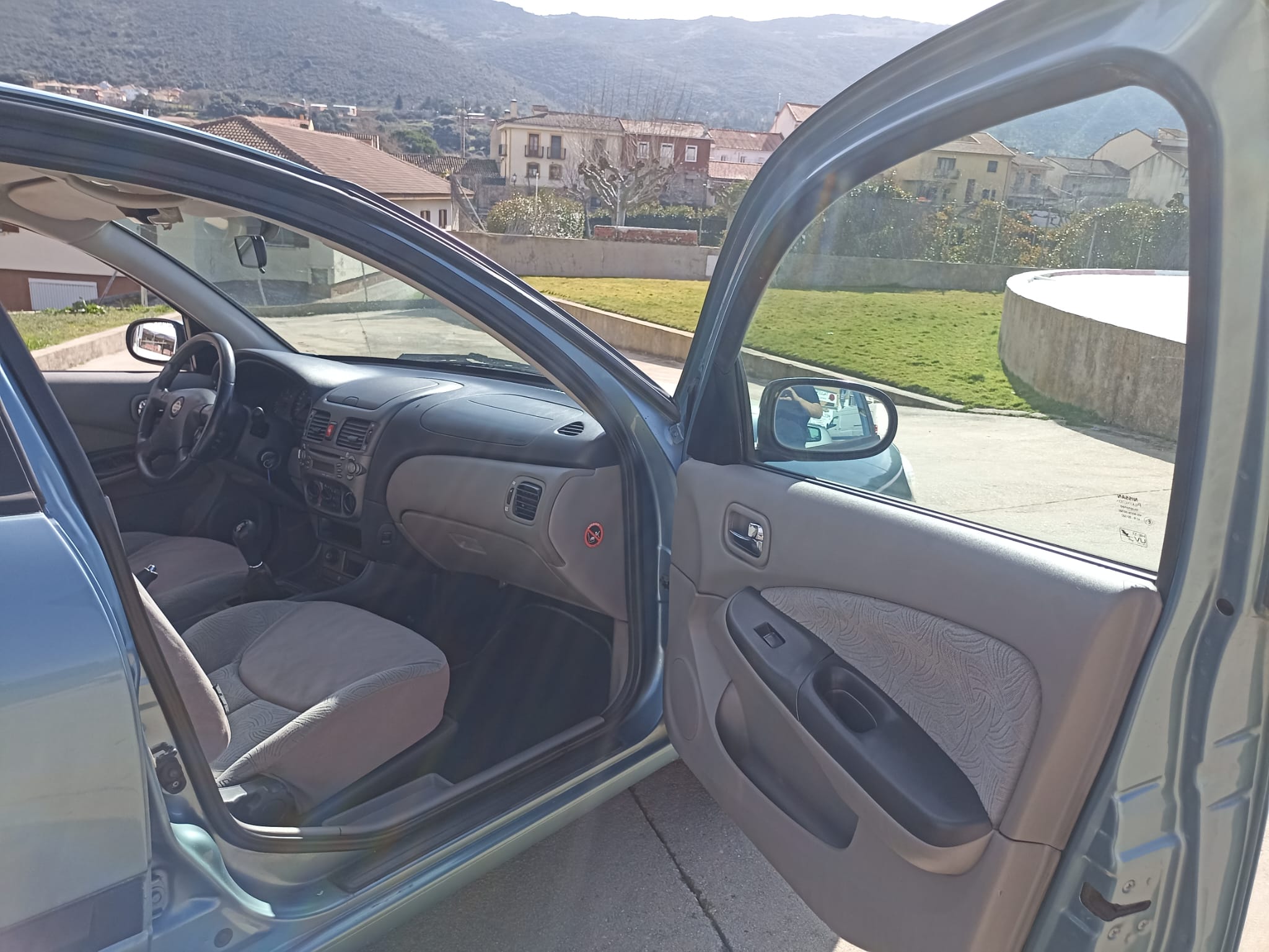 Nissan Almera – 2001