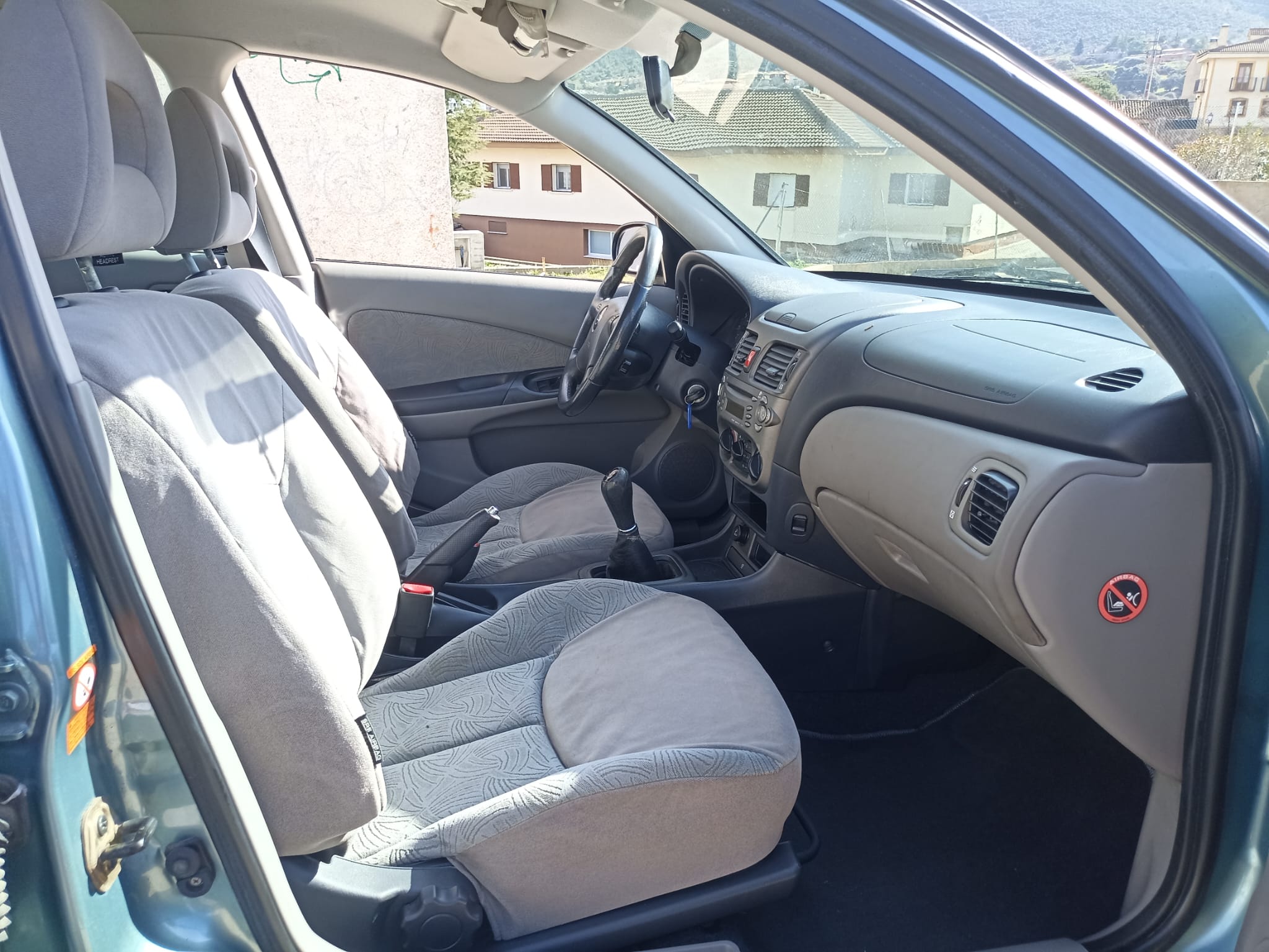 Nissan Almera – 2001